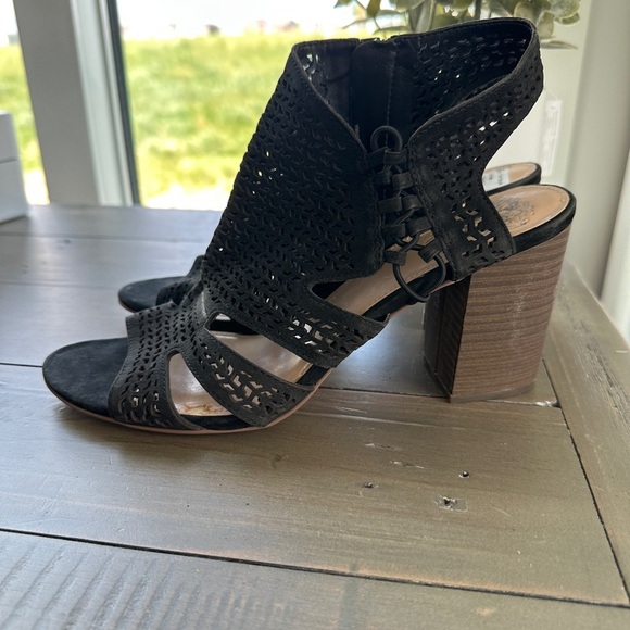 Vince Camuto Black Heels Elegant Design - Picture 1 of 5